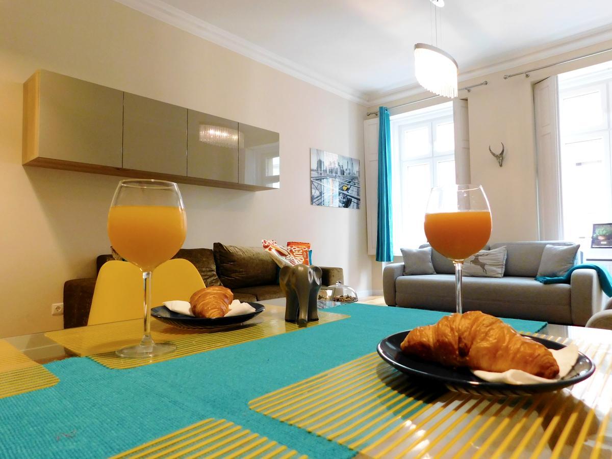 Wonder Deer Luxury Apartment At The Opera Self Check-In บูดาเปสต์ ภายนอก รูปภาพ